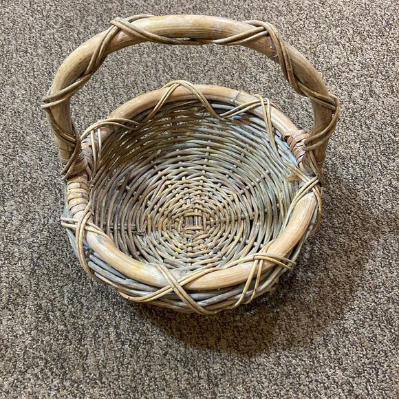 Rustic Primitive Home Decor Organized Tan Basket with Handle Wicker And Bamboo - Picture 1 of 15
